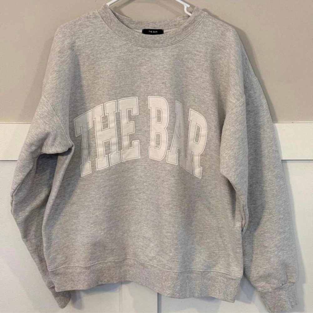 This is a pre-owned women's "THE BAR" sweatshirt in light heather grey, size L - Picture 5 of 8